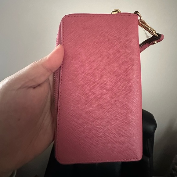 EUC Dusty pink Michael Kors zippy wristlet - Picture 2 of 6